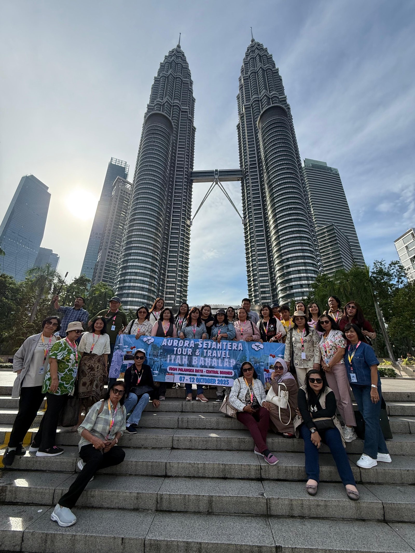 Menara Petronas di Kuala Lumpur Malaysia selama tour 3 negara